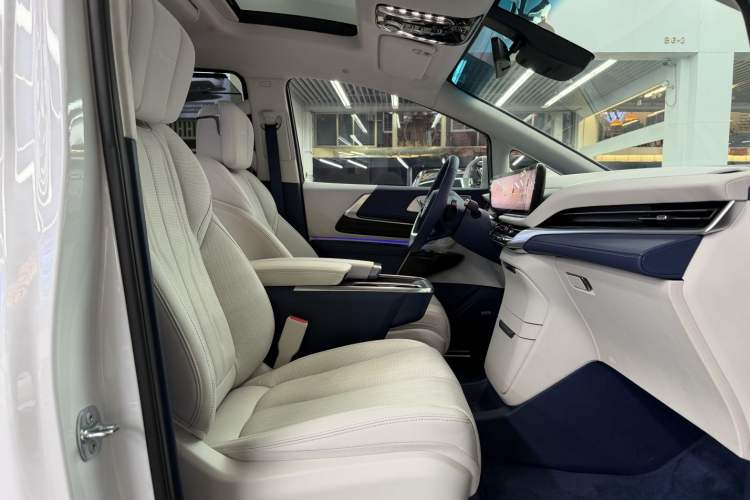 Used Buick Century 2025 2.0T Seven-Seater Yinshi Edition Interior 4