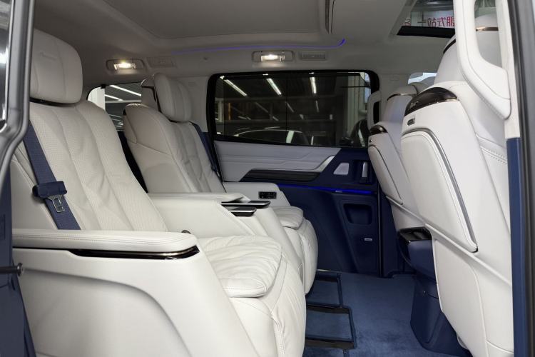 Used Buick Century 2025 2.0T Seven-Seater Yinshi Edition Interior 5