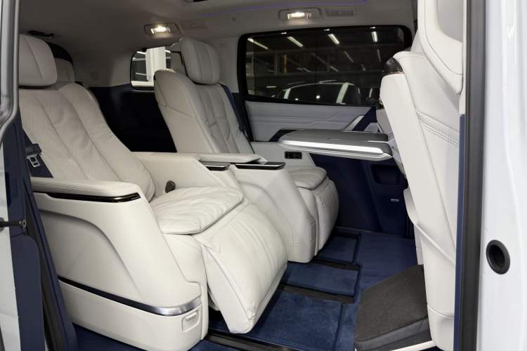 Used Buick Century 2025 2.0T Seven-Seater Yinshi Edition Interior 6