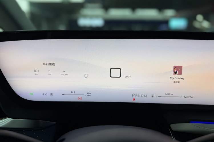 Used Buick Century 2025 2.0T Seven-Seater Yinshi Edition Odometer Close Up