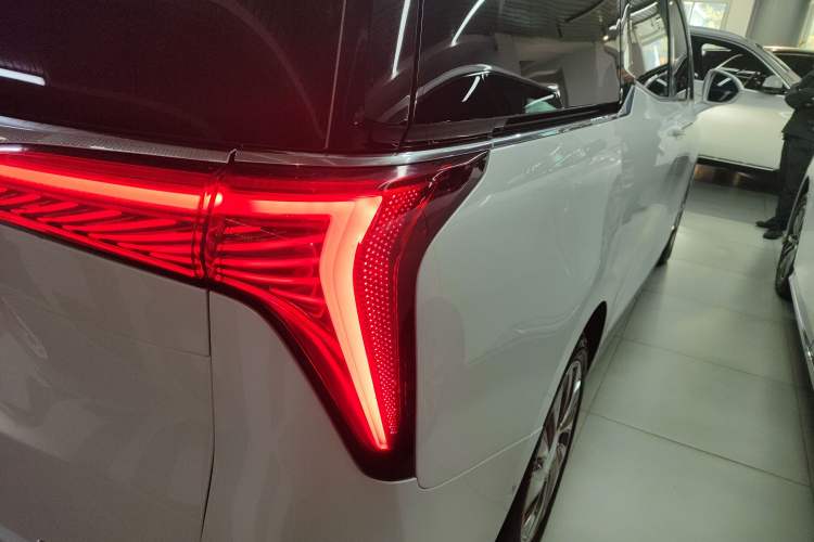 Used Buick Century 2025 2.0T Four-Seat Private Edition Right Rear Taillight