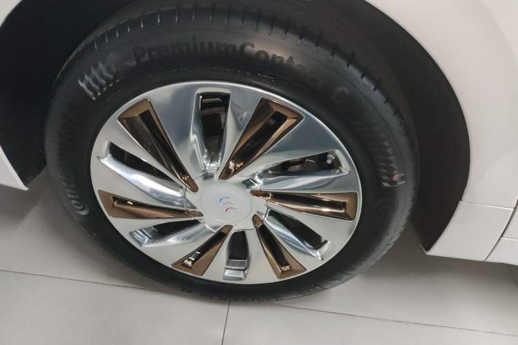 Used Buick Century 2025 2.0T Four-Seat Private Edition Right Rear Wheel Hub