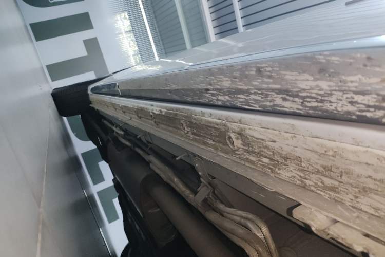 Used Buick Century 2025 2.0T Four-Seat Private Edition Right Side Sill