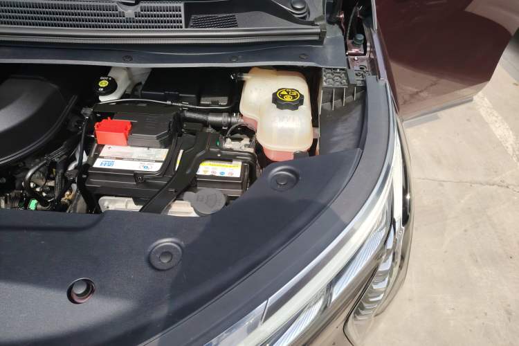 Used Buick Century 2023 2.0T Seven-Seater Yinshi Edition Engine Bay Left