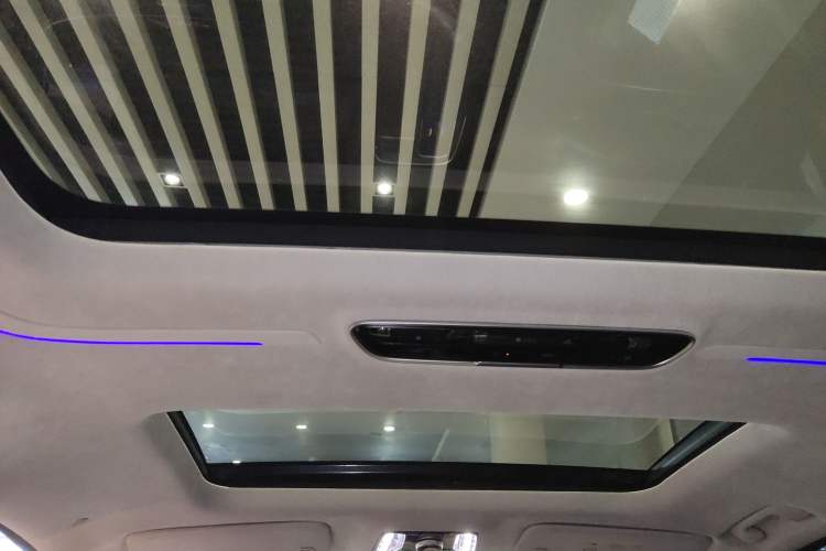 Used Buick Century 2023 2.0T Six-Seater Yinshi Edition Headliner