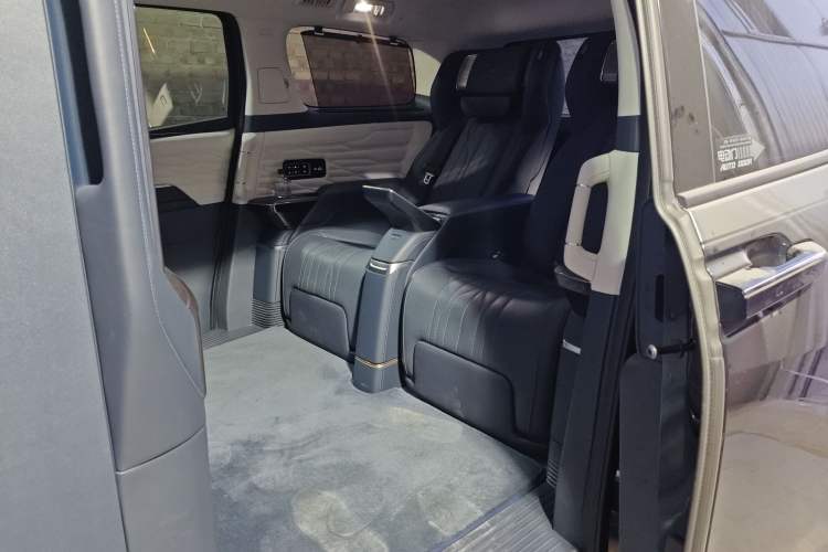 Used Buick Century 2023 2.0T Four-Seat Private Edition Interior 4