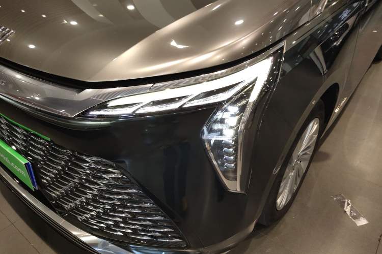 Used Buick Century 2023 2.0T Six-Seater Yinshi Edition Left Front Headlight