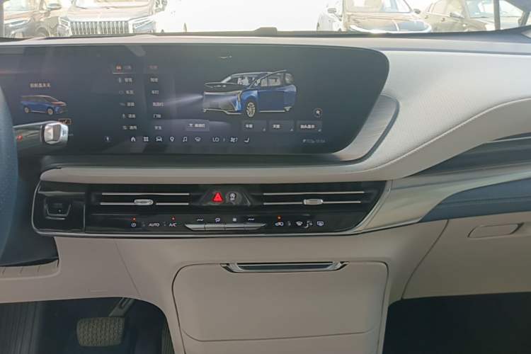 Used Buick Century 2023 2.0T Six-Seater Yinshi Edition Audio And AC Panel
