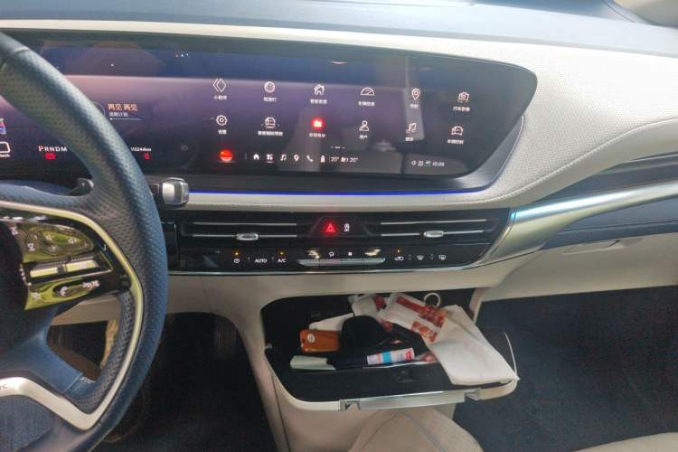 Used Buick Century 2023 2.0T Six-Seater Yinshi Edition Audio And AC Panel