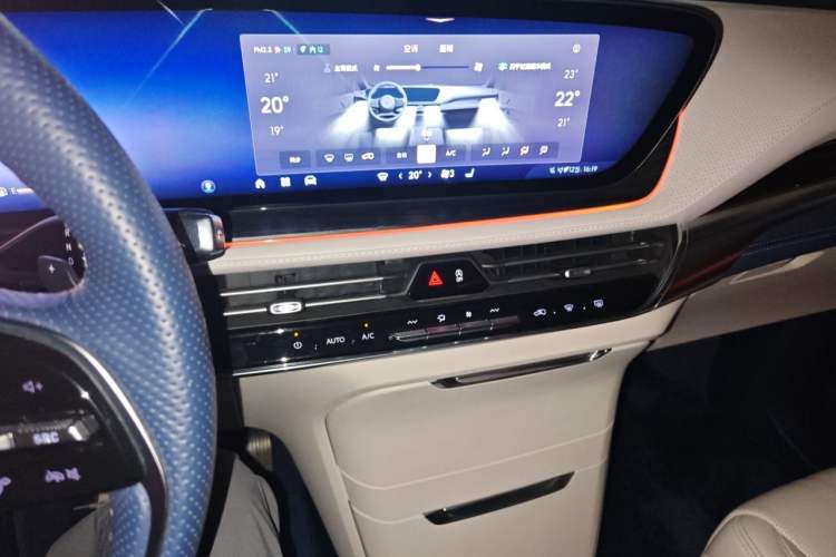 Used Buick Century 2023 2.0T Six-Seater Yinshi Edition Audio And AC Panel