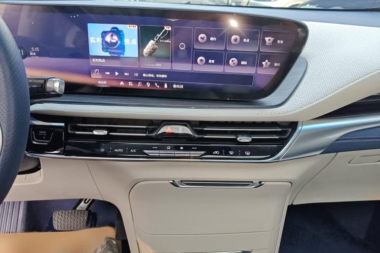 Used Buick Century 2023 2.0T Six-Seater Yinshi Edition Audio And AC Panel