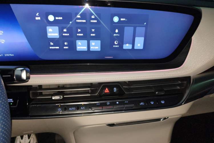 Used Buick Century 2023 2.0T Six-Seater Yinshi Edition Audio And AC Panel