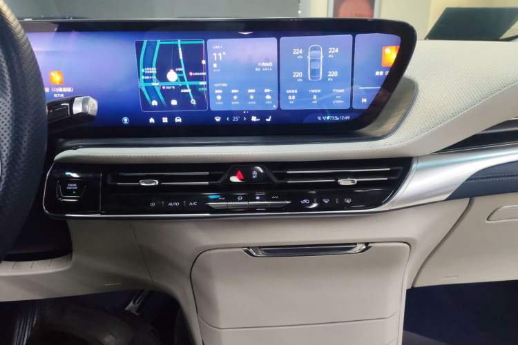 Used Buick Century 2023 2.0T Six-Seater Yinshi Edition Audio And AC Panel