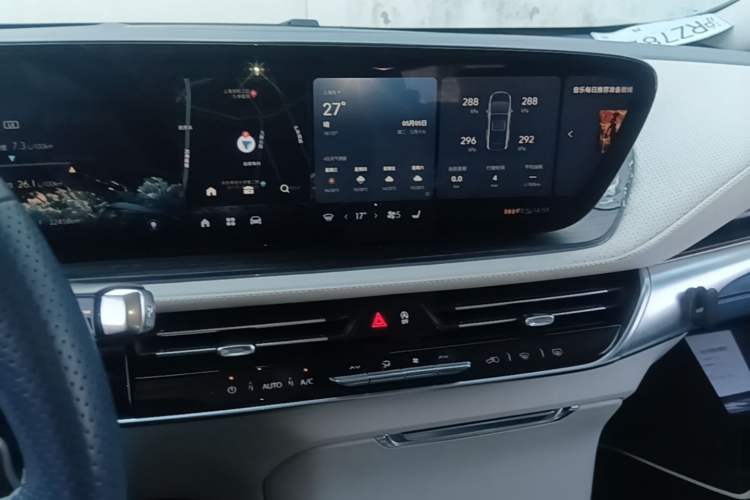 Used Buick Century 2023 2.0T Seven-Seater Yinshi Edition Audio And AC Panel