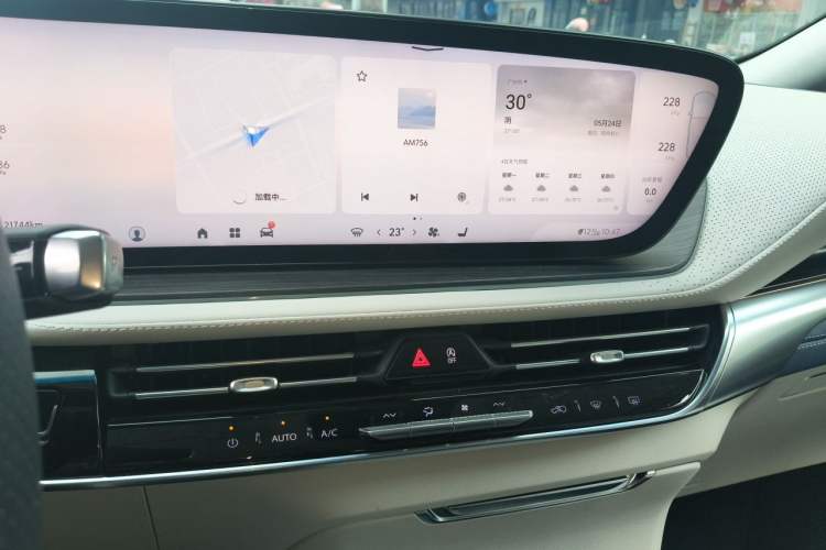Used Buick Century 2023 2.0T Six-Seater Yinshi Edition Audio And AC Panel