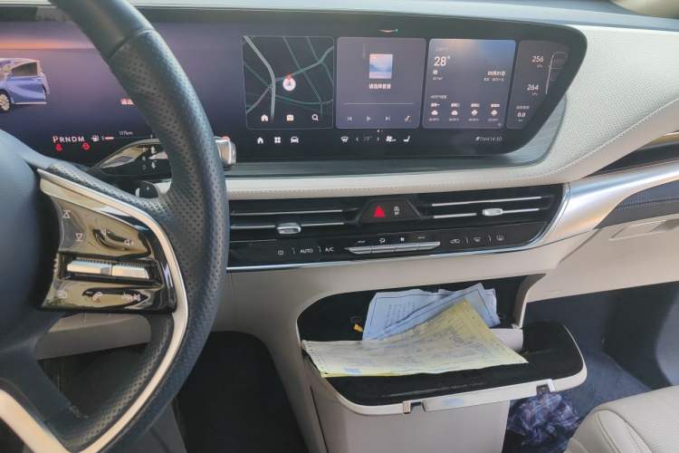 Used Buick Century 2023 2.0T Six-Seater Yinshi Edition Audio And AC Panel