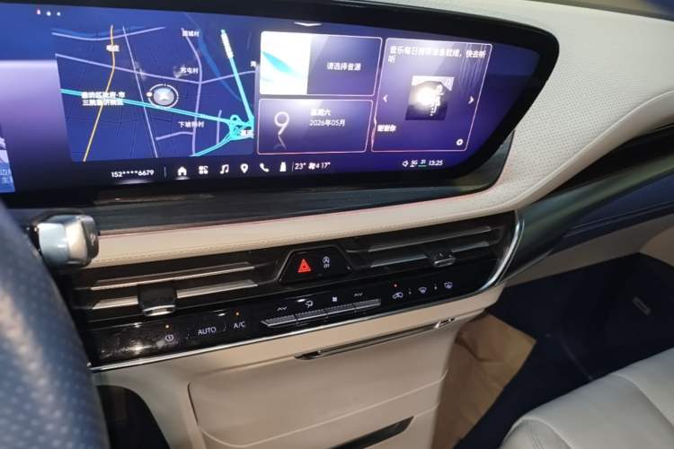Used Buick Century 2023 2.0T Six-Seater Yinshi Edition Audio And AC Panel