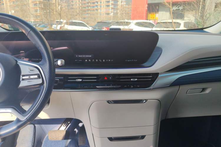 Used Buick Century 2023 2.0T Six-Seater Yinshi Edition Audio And AC Panel