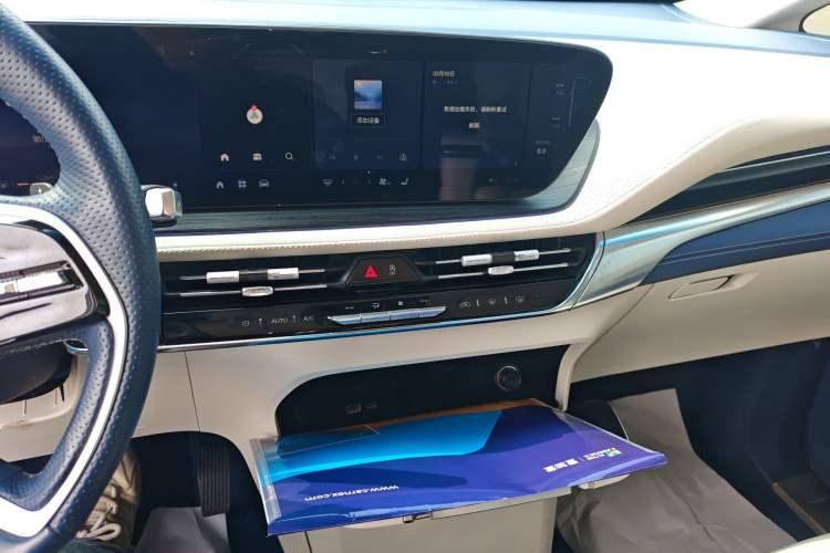 Used Buick Century 2023 2.0T Six-Seater Yinshi Edition Audio And AC Panel