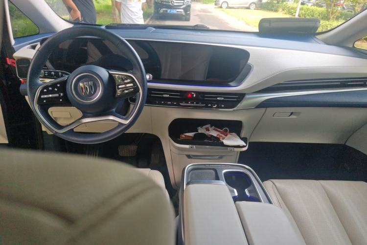 Used Buick Century 2023 2.0T Six-Seater Yinshi Edition Center Console