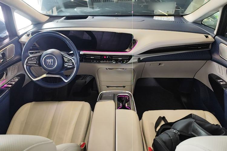 Used Buick Century 2023 2.0T Seven-Seater Yinshi Edition Center Console
