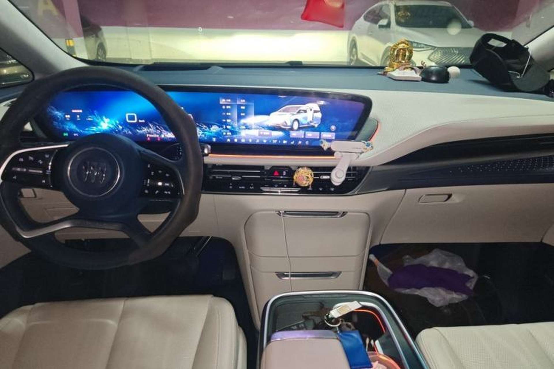 Used Buick Century 2023 2.0T Seven-Seater Yinshi Edition Center Console