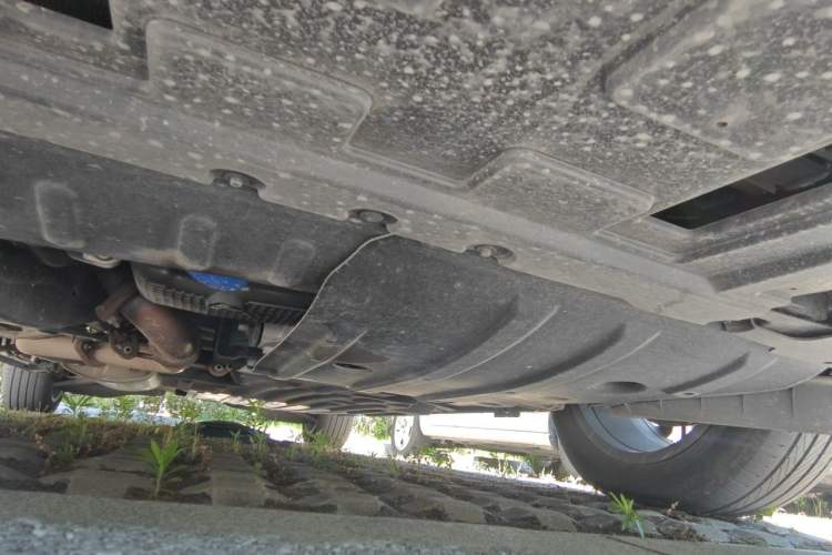 Used Buick Century 2023 2.0T Six-Seater Yinshi Edition Chassis Front