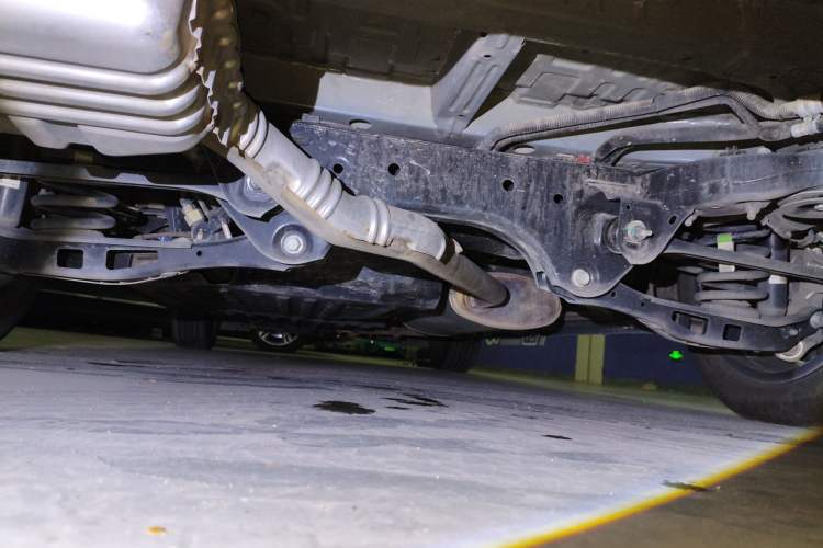 Used Buick Century 2023 2.0T Six-Seater Yinshi Edition Chassis Rear