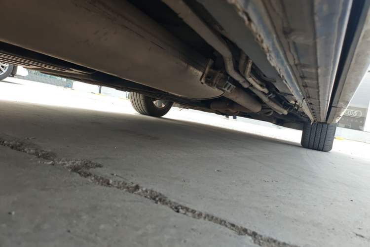 Used Buick Century 2023 2.0T Six-Seater Yinshi Edition Chassis Rear Right