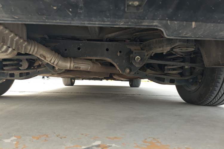 Used Buick Century 2023 2.0T Six-Seater Yinshi Edition Chassis Rear