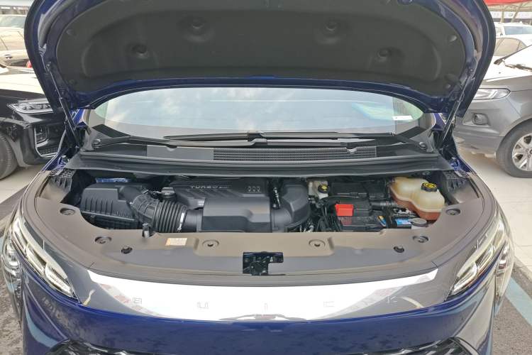 Used Buick Century 2023 2.0T Six-Seater Yinshi Edition Engine Bay