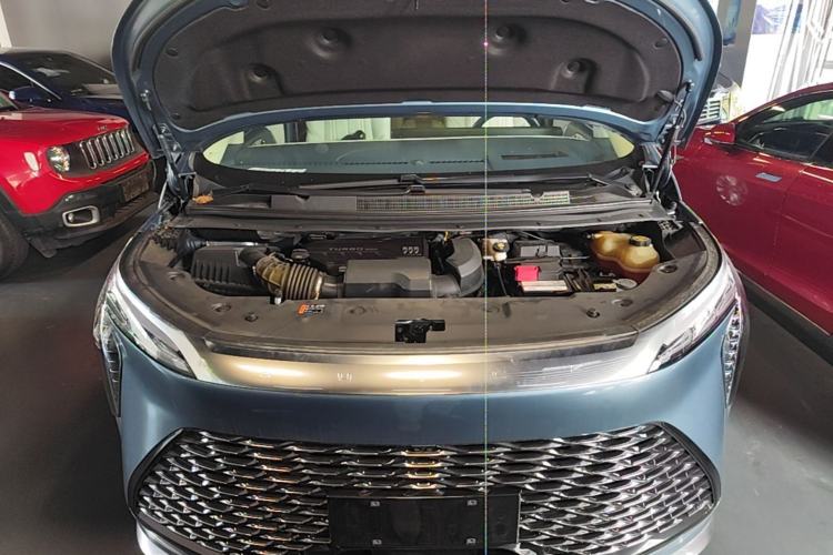 Used Buick Century 2023 2.0T Seven-Seater Yinshi Edition Engine Bay