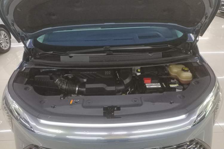 Used Buick Century 2023 2.0T Seven-Seater Yinshi Edition Engine Bay