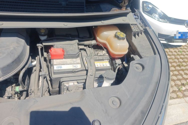Used Buick Century 2023 2.0T Six-Seater Yinshi Edition Engine Bay Left