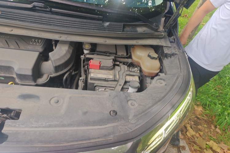 Used Buick Century 2023 2.0T Six-Seater Yinshi Edition Engine Bay Left