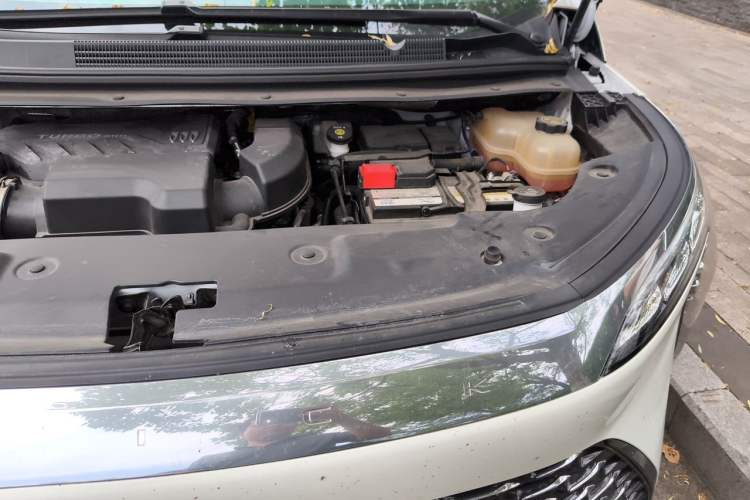 Used Buick Century 2023 2.0T Seven-Seater Yinshi Edition Engine Bay Left