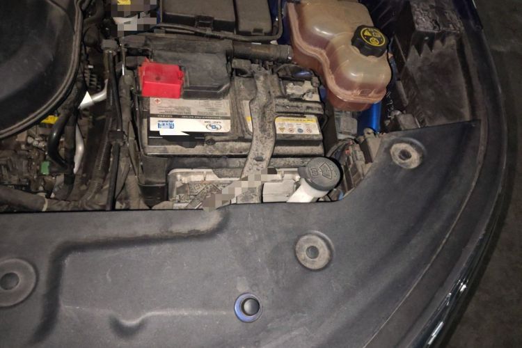 Used Buick Century 2023 2.0T Six-Seater Yinshi Edition Engine Bay Left