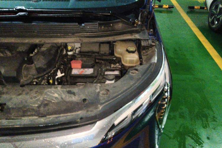 Used Buick Century 2023 2.0T Six-Seater Yinshi Edition Engine Bay Left