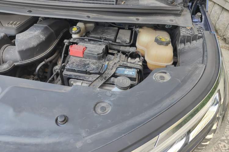 Used Buick Century 2023 2.0T Six-Seater Yinshi Edition Engine Bay Left