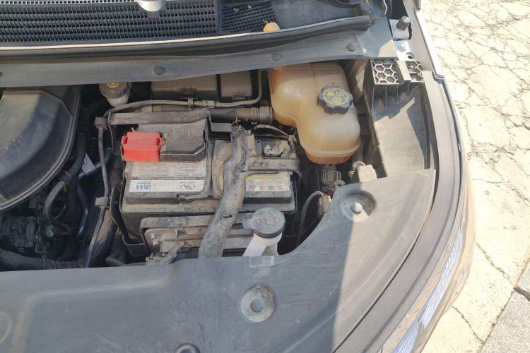 Used Buick Century 2023 2.0T Six-Seater Yinshi Edition Engine Bay Left