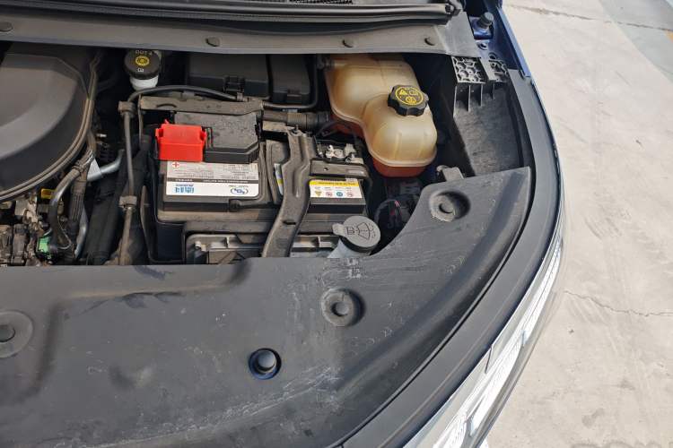Used Buick Century 2023 2.0T Six-Seater Yinshi Edition Engine Bay Left