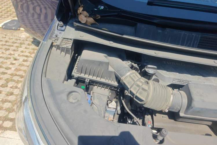 Used Buick Century 2023 2.0T Six-Seater Yinshi Edition Engine Bay Right