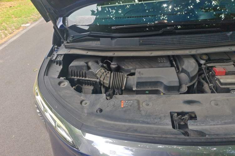 Used Buick Century 2023 2.0T Six-Seater Yinshi Edition Engine Bay Right