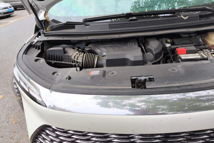 Used Buick Century 2023 2.0T Seven-Seater Yinshi Edition Engine Bay Right