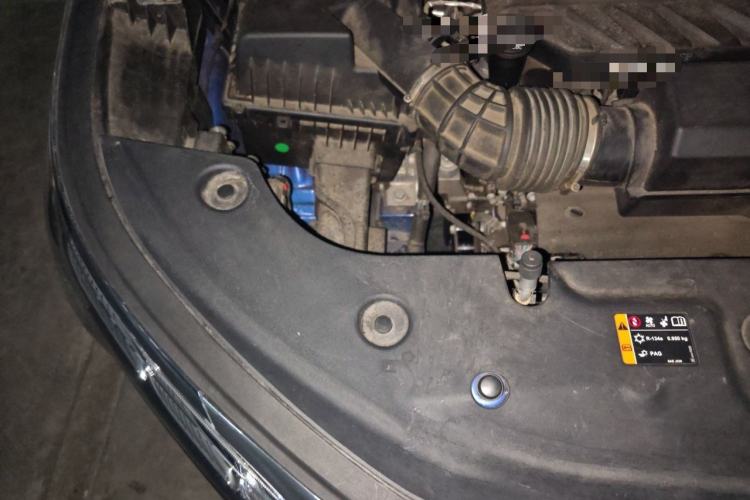 Used Buick Century 2023 2.0T Six-Seater Yinshi Edition Engine Bay Right