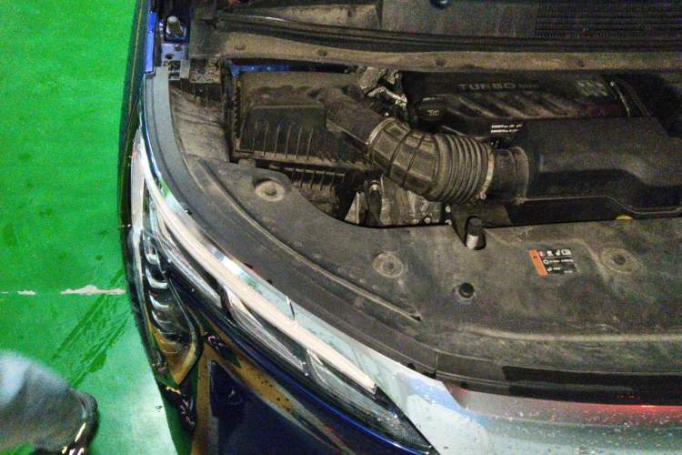 Used Buick Century 2023 2.0T Six-Seater Yinshi Edition Engine Bay Right