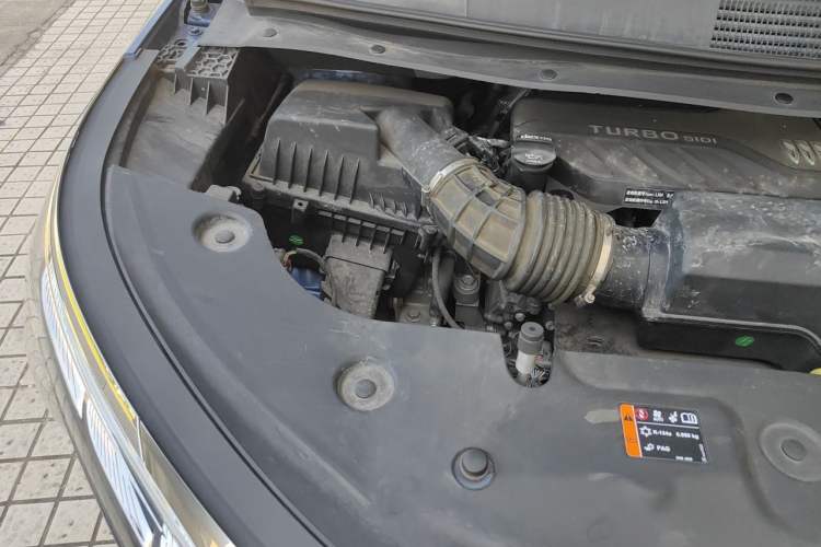 Used Buick Century 2023 2.0T Six-Seater Yinshi Edition Engine Bay Right
