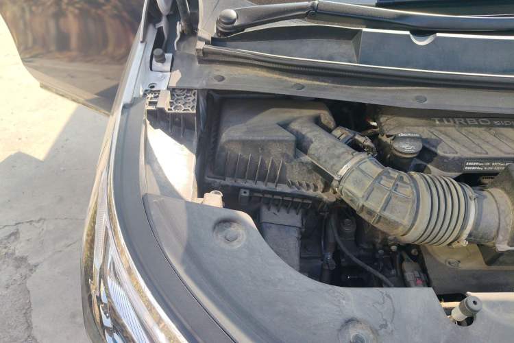 Used Buick Century 2023 2.0T Six-Seater Yinshi Edition Engine Bay Right