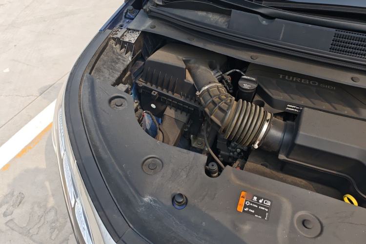 Used Buick Century 2023 2.0T Six-Seater Yinshi Edition Engine Bay Right