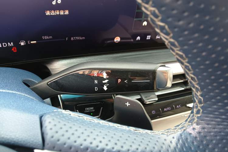 Used Buick Century 2023 2.0T Six-Seater Yinshi Edition Gear Lever